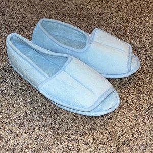 🍄3/$38🍄 NEW slippers
